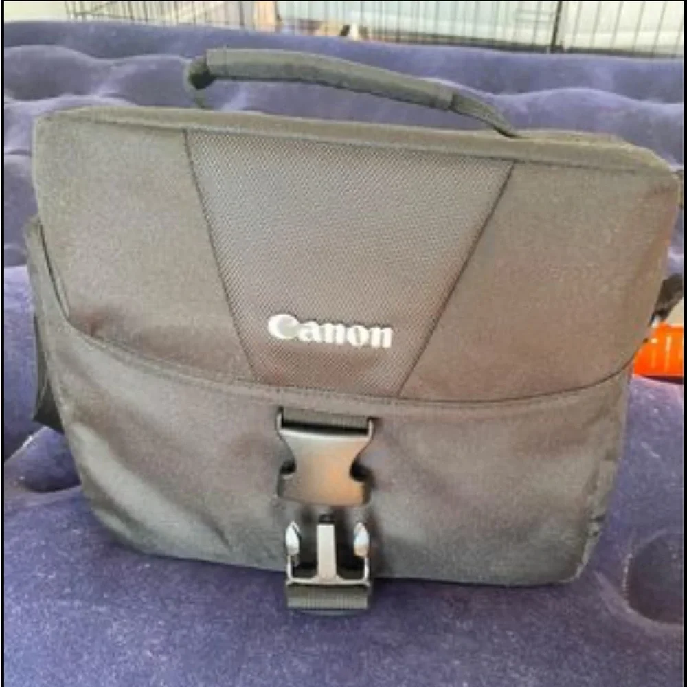 Camera- Canon EOS T7